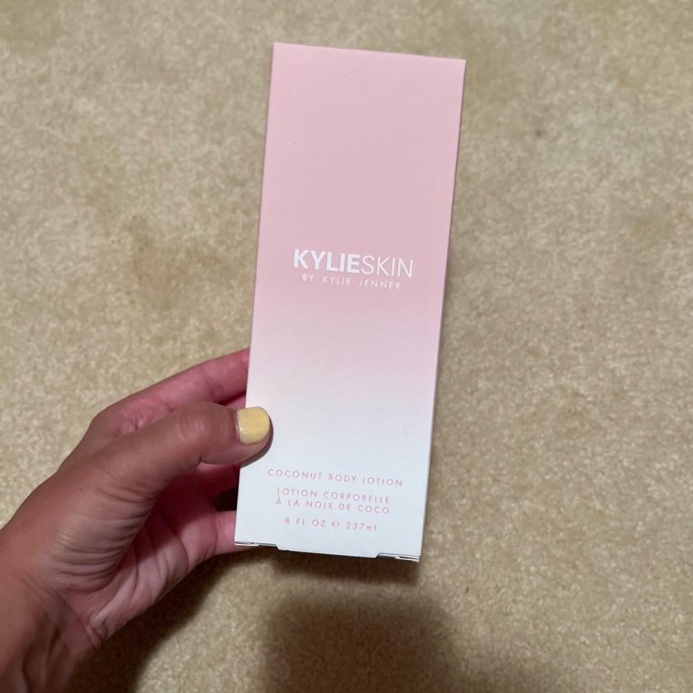 Kylie skin coconut body lotion with pump